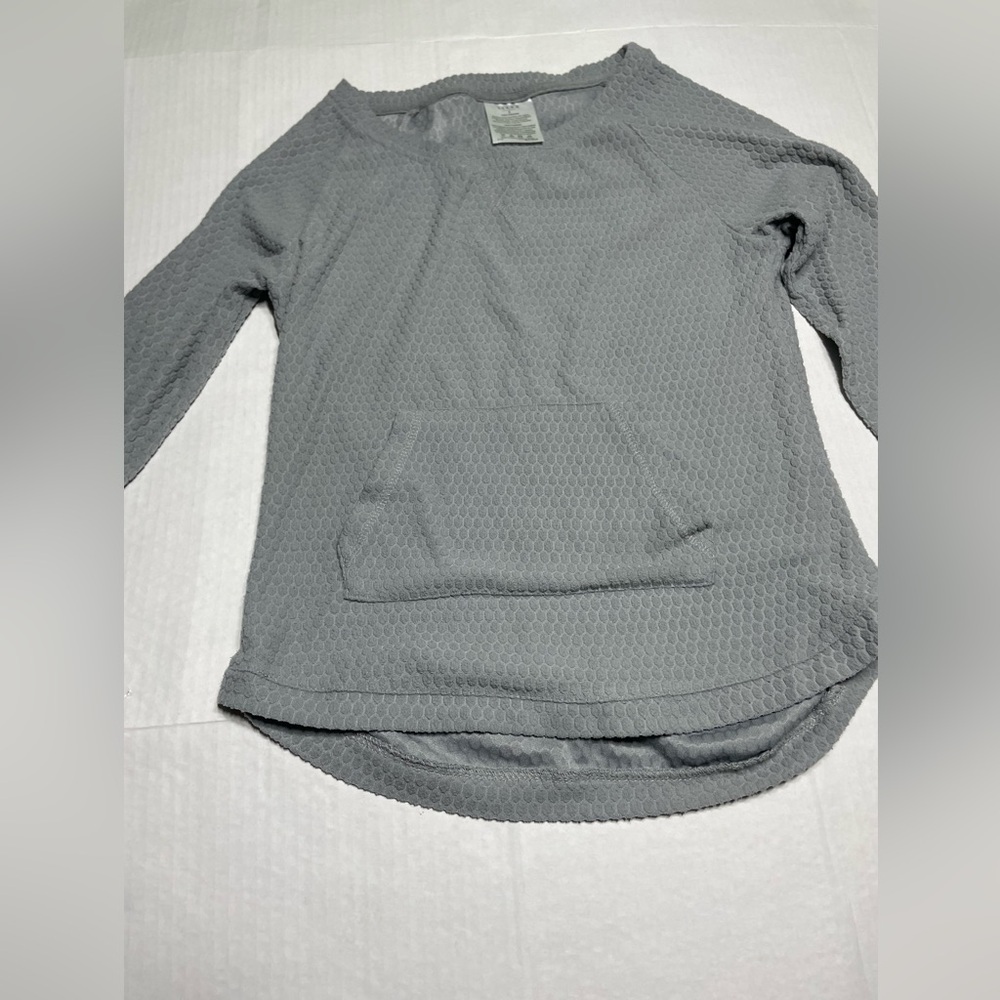 Gray women’s long sleeve top Sierra size 4 with a pocket